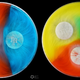 Imagen para el artículo titulado Disolver un M&M en agua es más espectacular de lo que podrías pensar